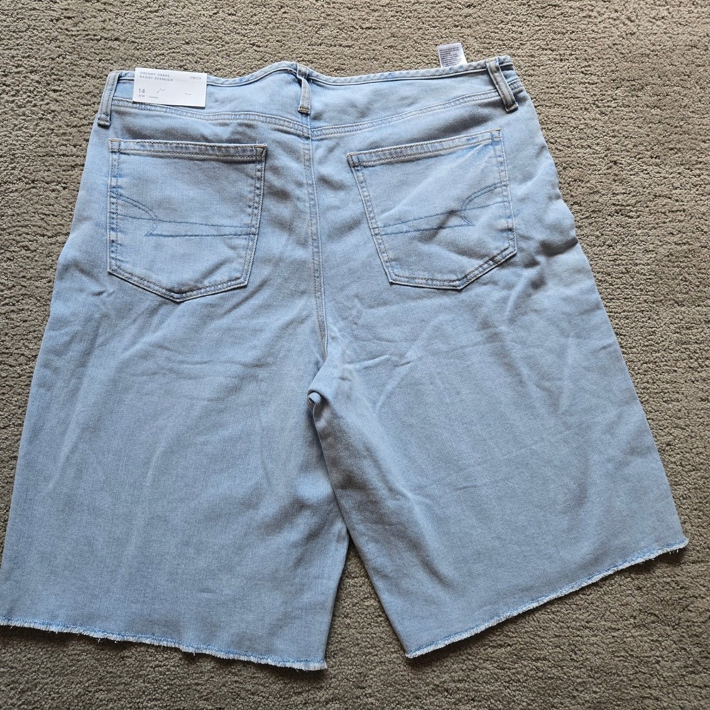 American Eagle Dreamy Drape Baggy Bermuda Shorts Light Wash Stretch Size 14 NWT - Picture 4 of 4